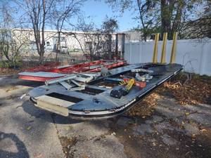 lot 14 image: Chassis Liner Truckn Revolution Mo...