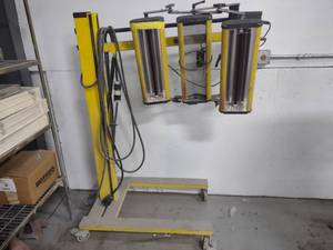 lot 31 image: Trisk Curing light, 230 Volt, Needs...