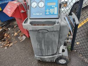 lot 20 image: Robinair 34788-H AC Machine, Works...