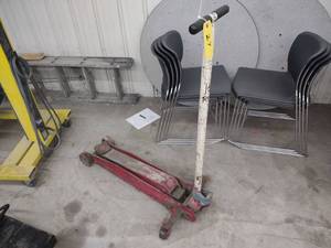 lot 27 image: 1 12 Ton Long Reach Floor Jack, Un...