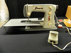 VINTAGE FREEARM SEWING MACHINE