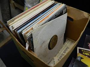 GIANT LOT OF RECORD ALBUMS