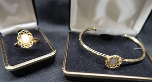 VINTAGE GOLD TONE AND FILIGREE OPAL JEWELRY