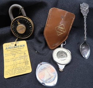 UNIQUE VINTAGE DO-DADS