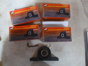 4 White Dog Block Bearings with Housing