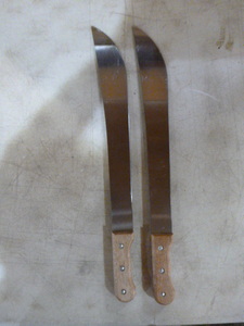 2 Machetes
