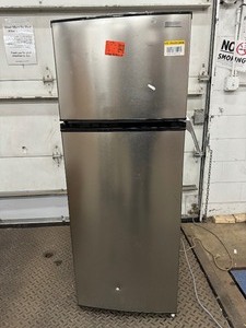 Vissani 7.1 cu. ft. Top Freezer Refrigerator in Stainless Steel Look scratches present customer return see pictures