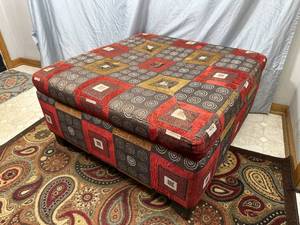lot 4 image: Large Upholstered Ottoman with Storage