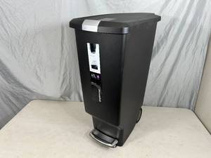 lot 10 image: New Simple Human 40 liter Trash Can