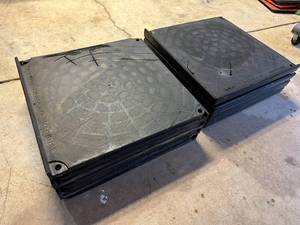 lot 15 image: 64 Sq Ft Fiberbuilt Heavy Rubber Golf Mat System