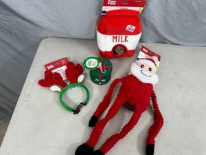 lot 22 image: New Holiday Themed Dog Toys