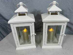 lot 29 image: 2 Luminara Flameless Candles with Lanterns