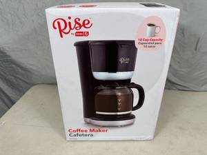 lot 48 image: New Dash  Rise 10 Cup Coffee Maker