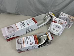 lot 76 image: New Suction Cup Shower Handles, Bath Rails, Soap Holders