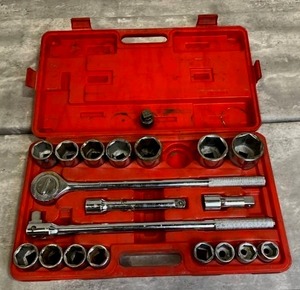lot 24 image: GRIP (Grand Rapids Industrial Products) Heavy Duty Ratchet Set (Missing 1 - 1316 Socket)