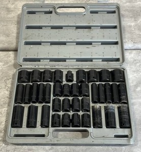 lot 31 image: Nice 37-Piece Socket Set with Carrying Case