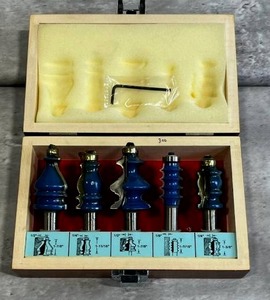 lot 45 image: Custom Molding 5-Piece Router Bit Set in Excellent Condition