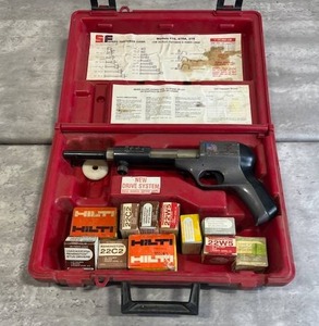 lot 62 image: SF Speed Fastener Model 475A with Power Loads and Carrying Case