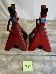 lot 75 image: Vintage Pair of CarQuest 6-Ton Vehicle Jack Stands