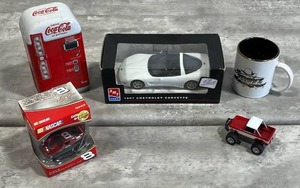 lot 95 image: AMT ERTL 1997 Chevrolet Corvette Arctic White Model Car and More