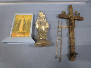 Pasion Crucifix, Mary