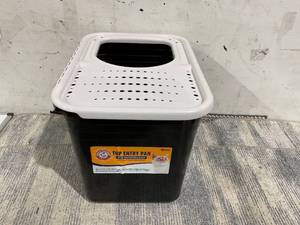 lot 153 image: Arm & Hammer Premium Top Entry Litter Box with Filter to Clean Paws and Microban