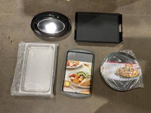 lot 156 image: LOT OF 5 Cooking and Baking Pans