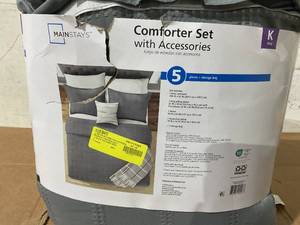 lot 237 image: 5PCS King Size Mainstays Comforter Set with Accessories