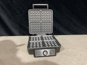 lot 376 image: Chefman 4-Slice Belgian Waffle Maker with Adjustable Temperature and Nonstick Plates