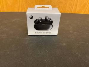 lot 9 image: Beats - Solo Buds True Wireless Earbuds - Matte Black