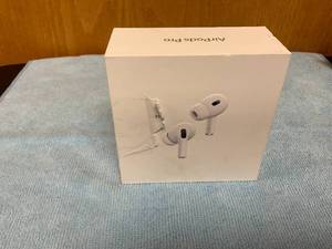 lot 25 image: Apple AirPods Pro (2nd generation)