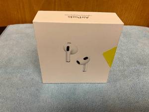lot 26 image: Apple - AirPods (3rd generation)  - White
