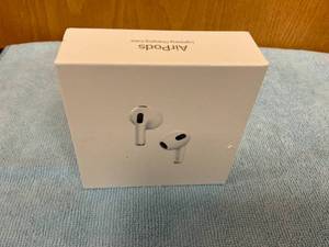lot 27 image: Apple - AirPods (3rd generation) - White