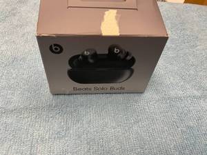 lot 29 image: Beats - Solo Buds True Wireless Earbuds - Matte Black