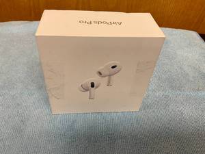 lot 33 image: Apple AirPods Pro (2nd generation)
