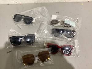 lot 492 image: LOT OF 6 Sunglasses