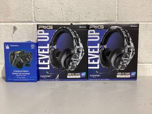 lot 511 image: LOT OF 2RIG 400 HS PlayStation Gaming Headset, Playstion Controller Charging Station