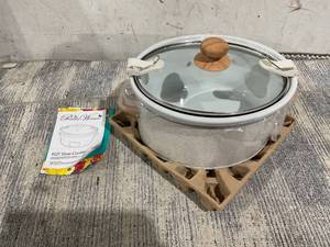 lot 614 image: The Pioneer Woman 6 Qt Digital Slow Cooker with Locking Lid, Linen Speckle