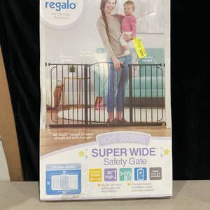 lot 728 image: Regalo 58-Inch Home Accents Super Wide Walk Through Baby Gate