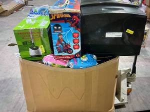 lot 907 image: Wholesale Pallet of Assorted Miscellaneous Items