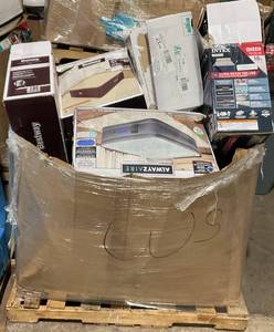 lot 908 image: Wholesale Pallet of Assorted Miscellaneous Items