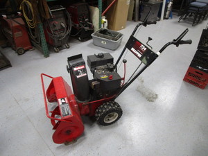 lot 1 image: Snapper 24 Snowblower