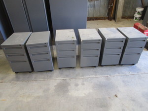 lot 42 image: (6) Rolling Under Desk Cabinets 15x22x27