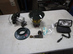 lot 85 image: Coleman Lanterns & Spotlight