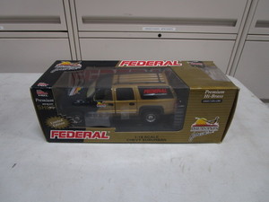 lot 91 image: Pheasants ForeverFederal Collectible 118th Suburban & Box of Shotgun Shells