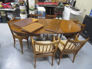lot 95 image: Dining Room Table & Chairs