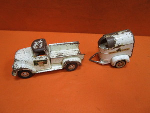 lot 131 image: Vintage Tonka Truck & Horse Trailer