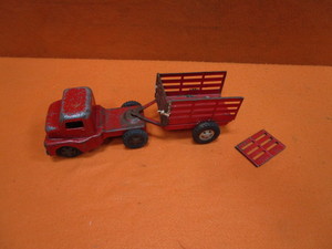 lot 132 image: Vintage Tonka Truck & Trailer