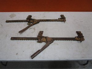 lot 44-B image: (2) Fence Stretchers