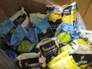 Pallet of 15 40lb bags of water sof...